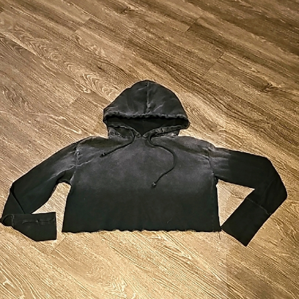 L.A. Hearts, Mineral wash Black cropped Hoodie, has thumb holes. Sz med!